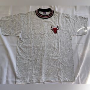 Vintage single stitch Chicago Bulls embroidered tee